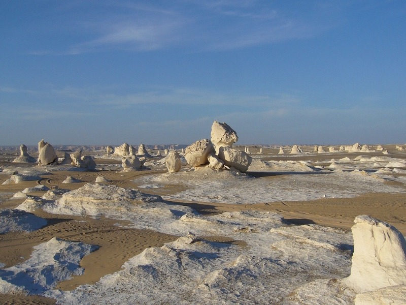 Le désert blanc, un des lieux incontournable à visiter en Égypte