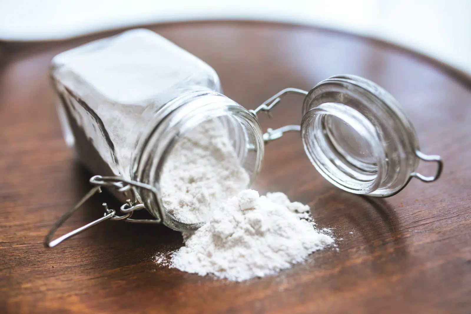6 remèdes naturels pour soulager les piqûres de moustiques 4 Bicarbonate de soude, remède naturel pour soulager les piqûres de moustiques.