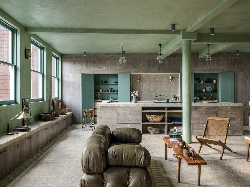 Le canapé en cuir vert olive de la marque Mario Bellini Camaleonda et la table basse en bois de Reynolds of Ludlow constituent le principal espace de vie de l’appartement. Avec une importance accordée à l’harmonie grâce à une maîtrise du volume et de l'espace.