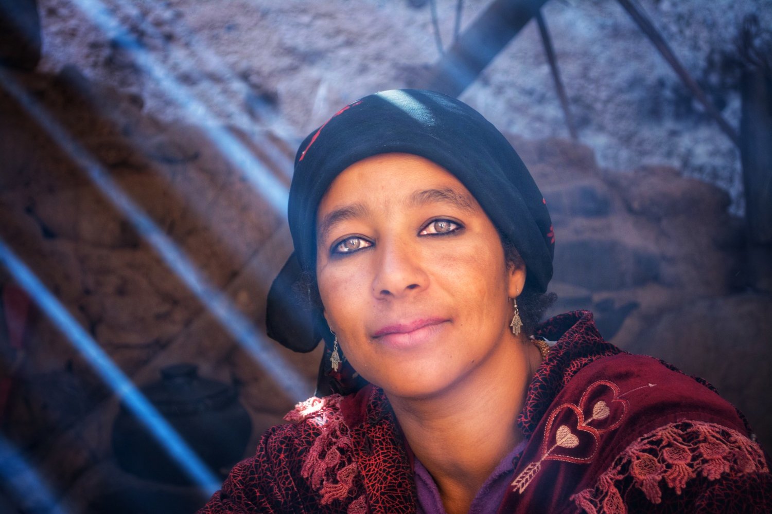 femme marocaine cueillant l'argan True Argan