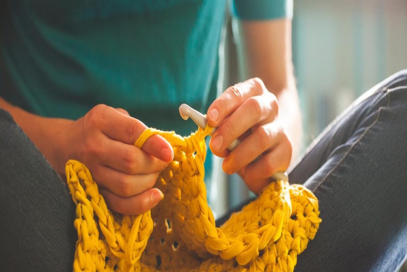 DIY femme qui tricote