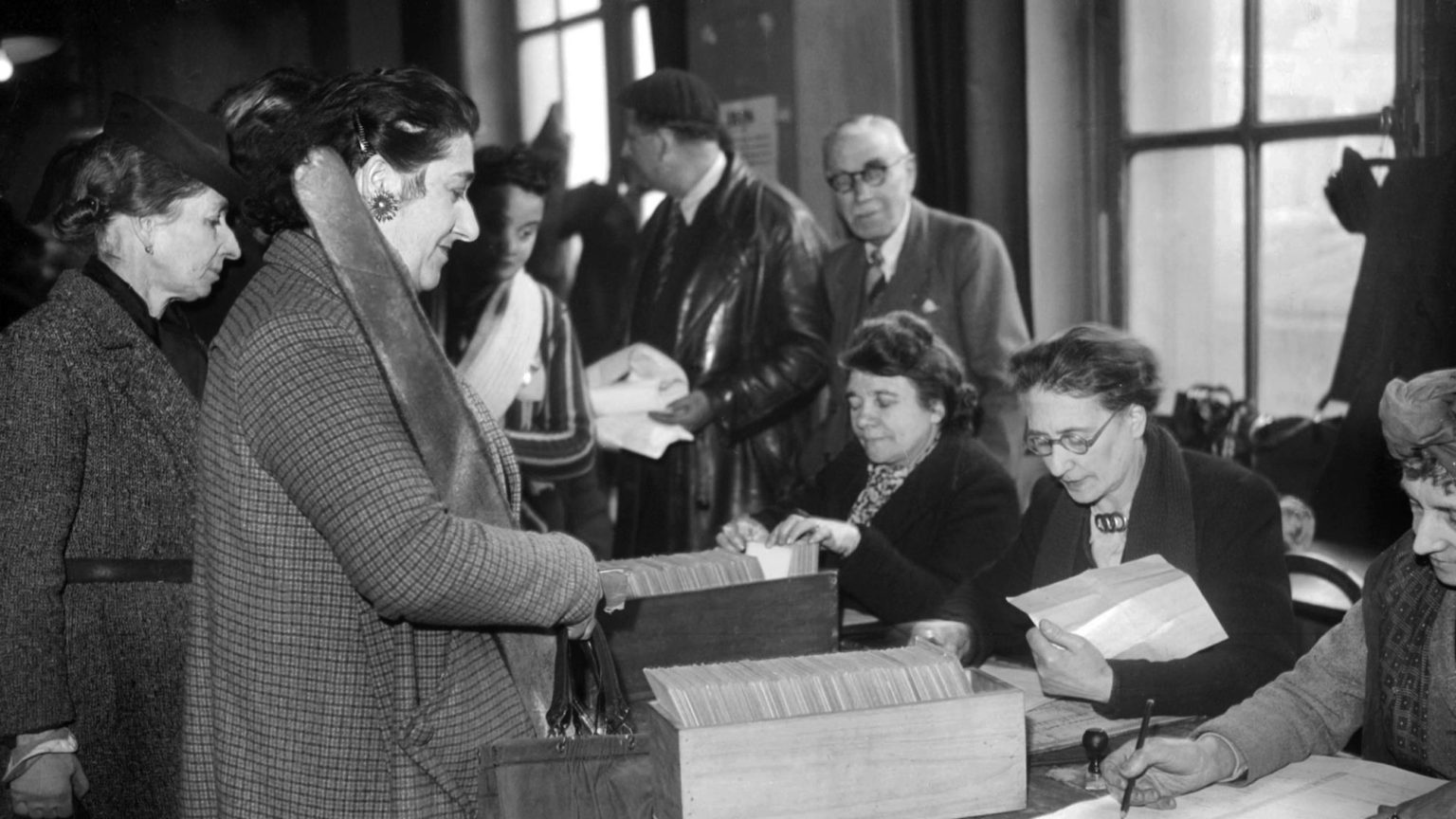 Souvenons-nous : Le 21 Avril 1944, Le Droit De Vote Des Femmes Est ...