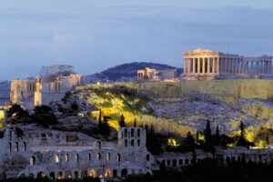 Dior prend possession des sites antiques en Grèce