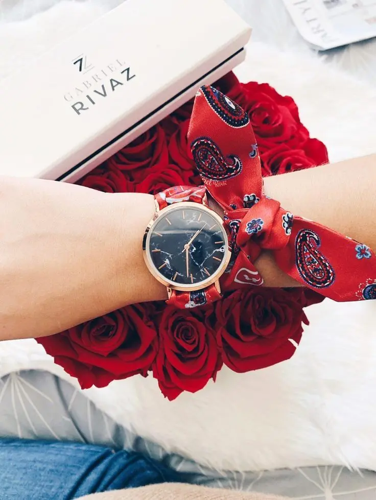Montre Gabriel Rivaz Rouge Passion Gold avec bracelet foulard en soie rouge Paisley