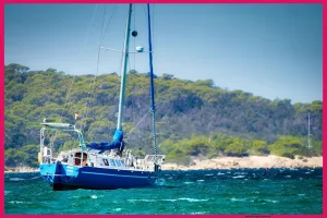 7 bonnes raisons de visiter Hyères depuis l'eau !