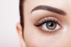 Make-up, maquillage semi-permanent, médecine esthétique : comment mettre en valeur son regard ? - Ô Magazine