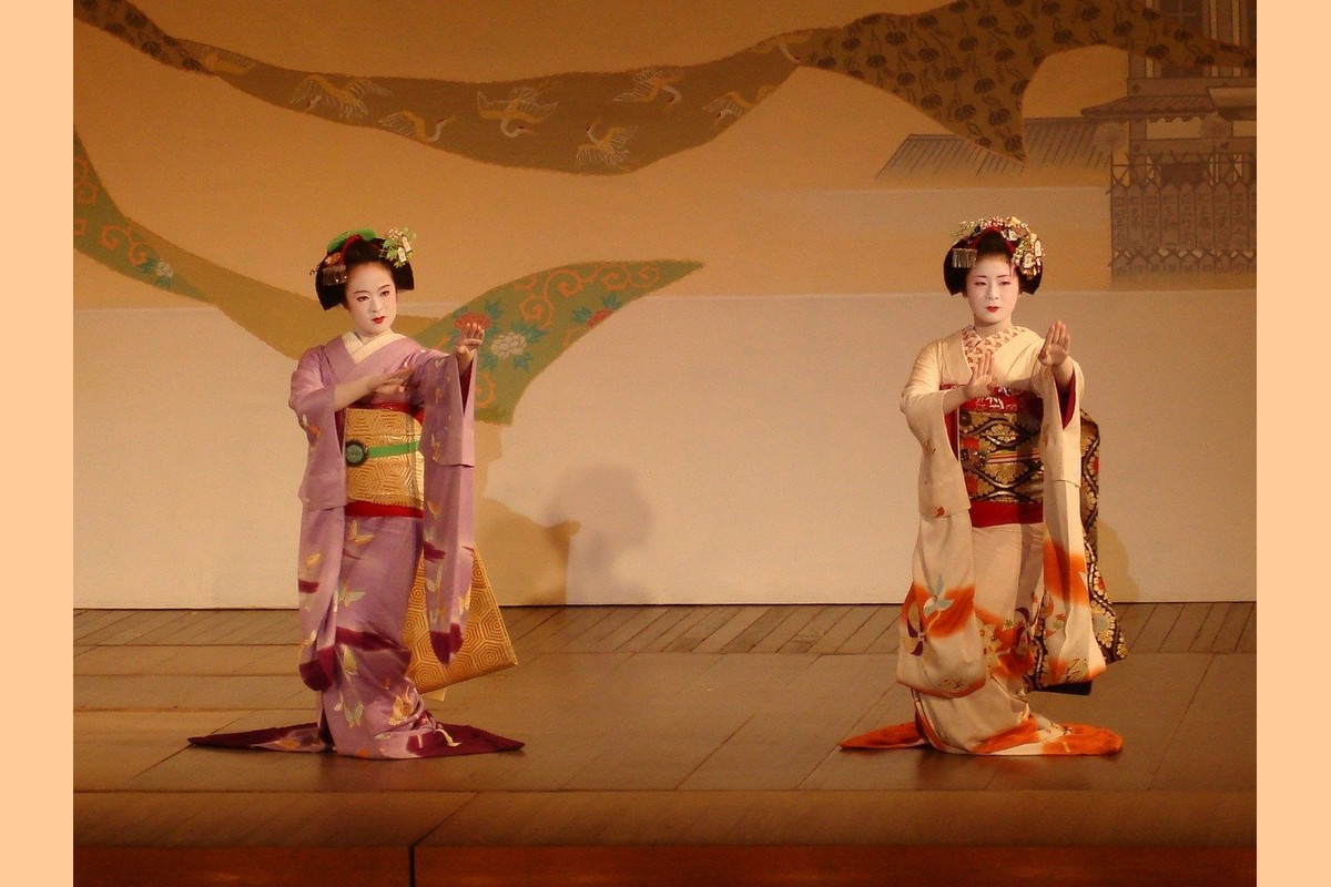 Tuto maquillage geisha - Deux geishas qui dansent.