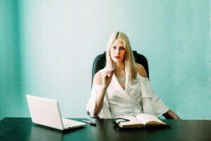 Créer son entreprise femme bureau business