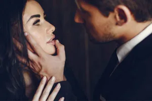 Comment savoir si je plais à un homme couple regard séduction