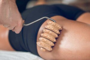 femme massage palper rouler Cellulite fibreuse