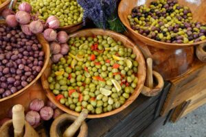 olives marinées et herbes aux agrumes recette cuisine