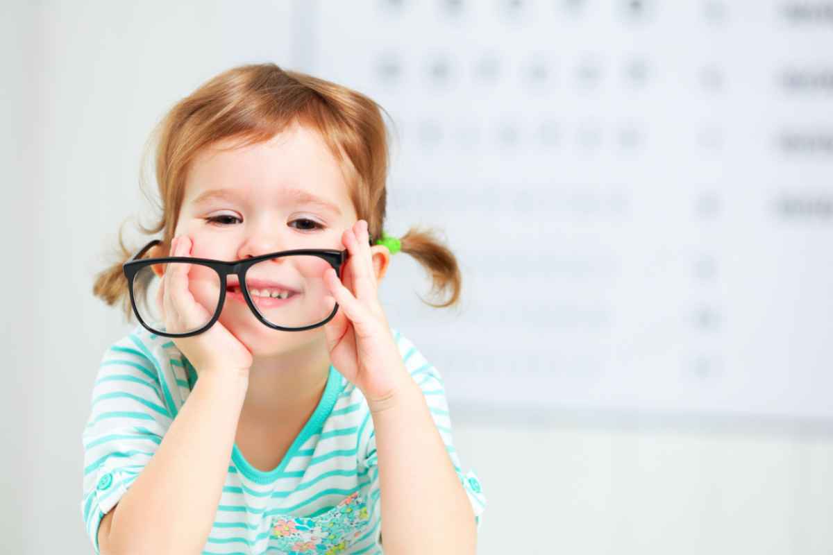 enfant lunettes myopie lecture maladie
