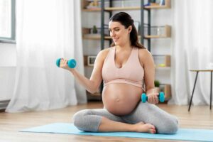 femme yoga fitness sport pendant la grossesse