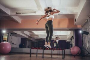 femme fitness salle trampoline