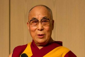 "Suce ma langue" : Le Dalaï-Lama
