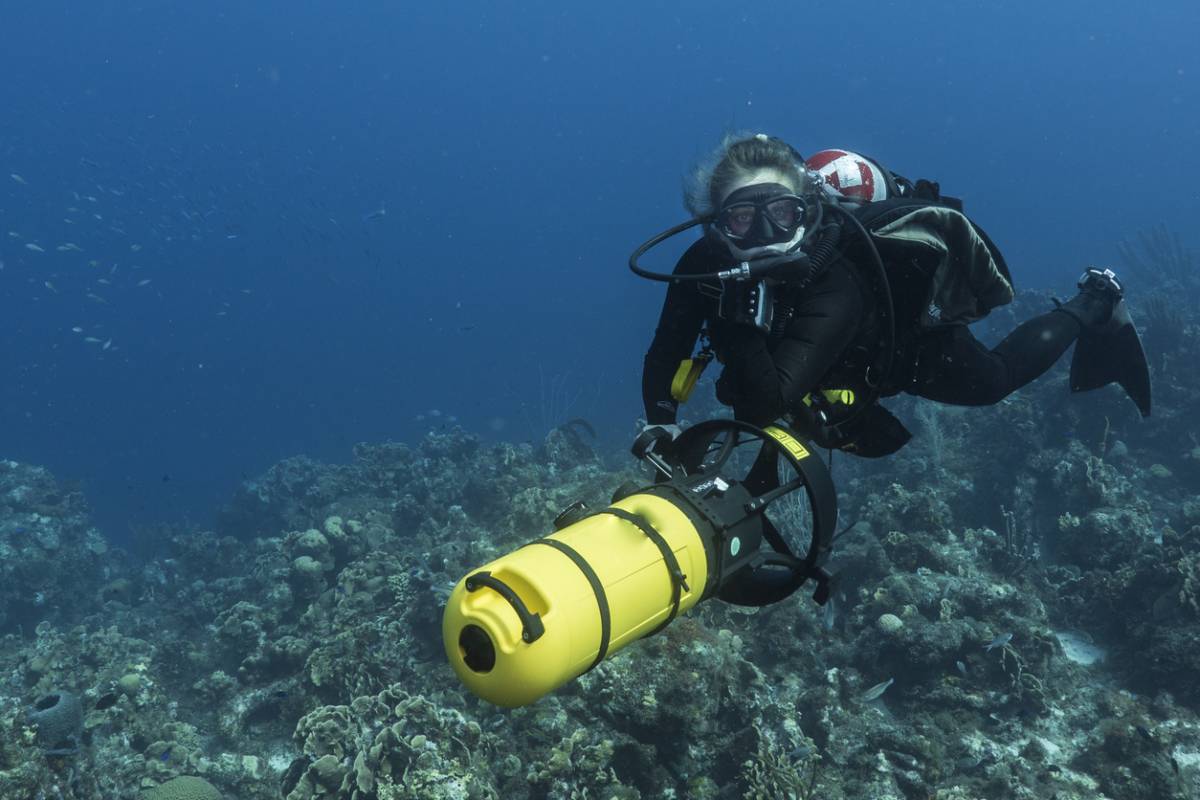 Scooter sous-marin femmes vacances