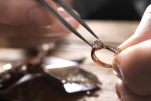 Comment créer un bijou en diamant sur mesure ?