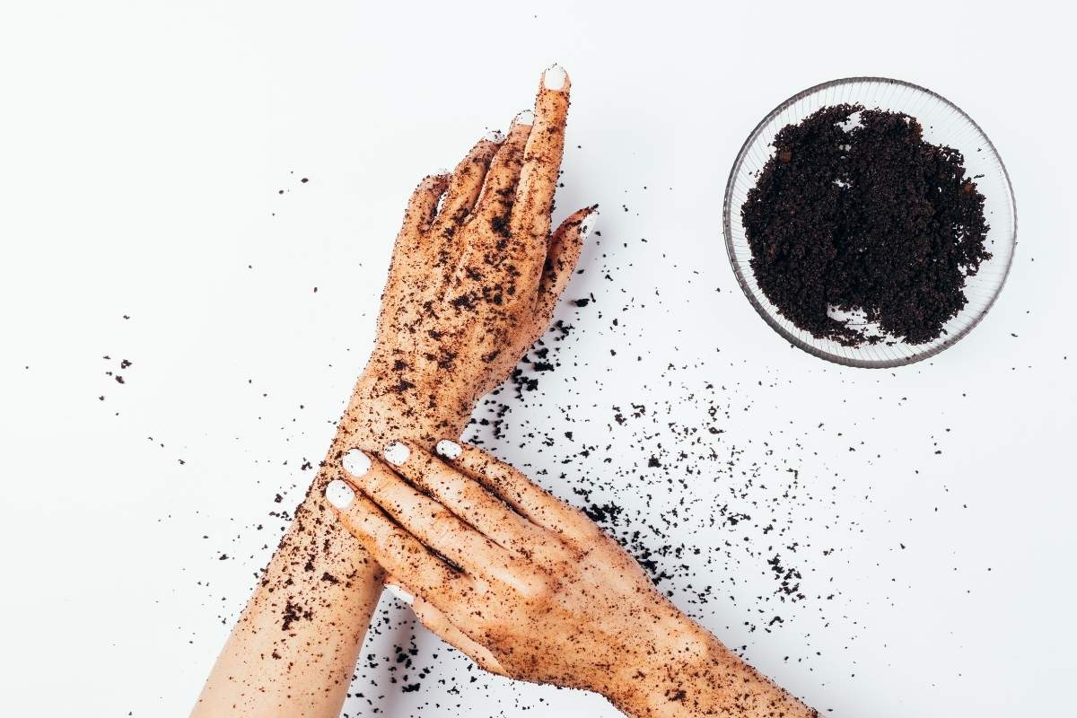 Gommage des mains omagazine.fr