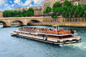 Promenade en bateau sur la Seine