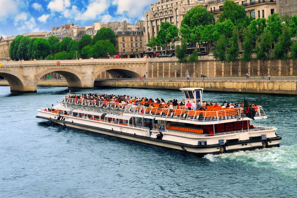 Promenade en bateau sur la Seine