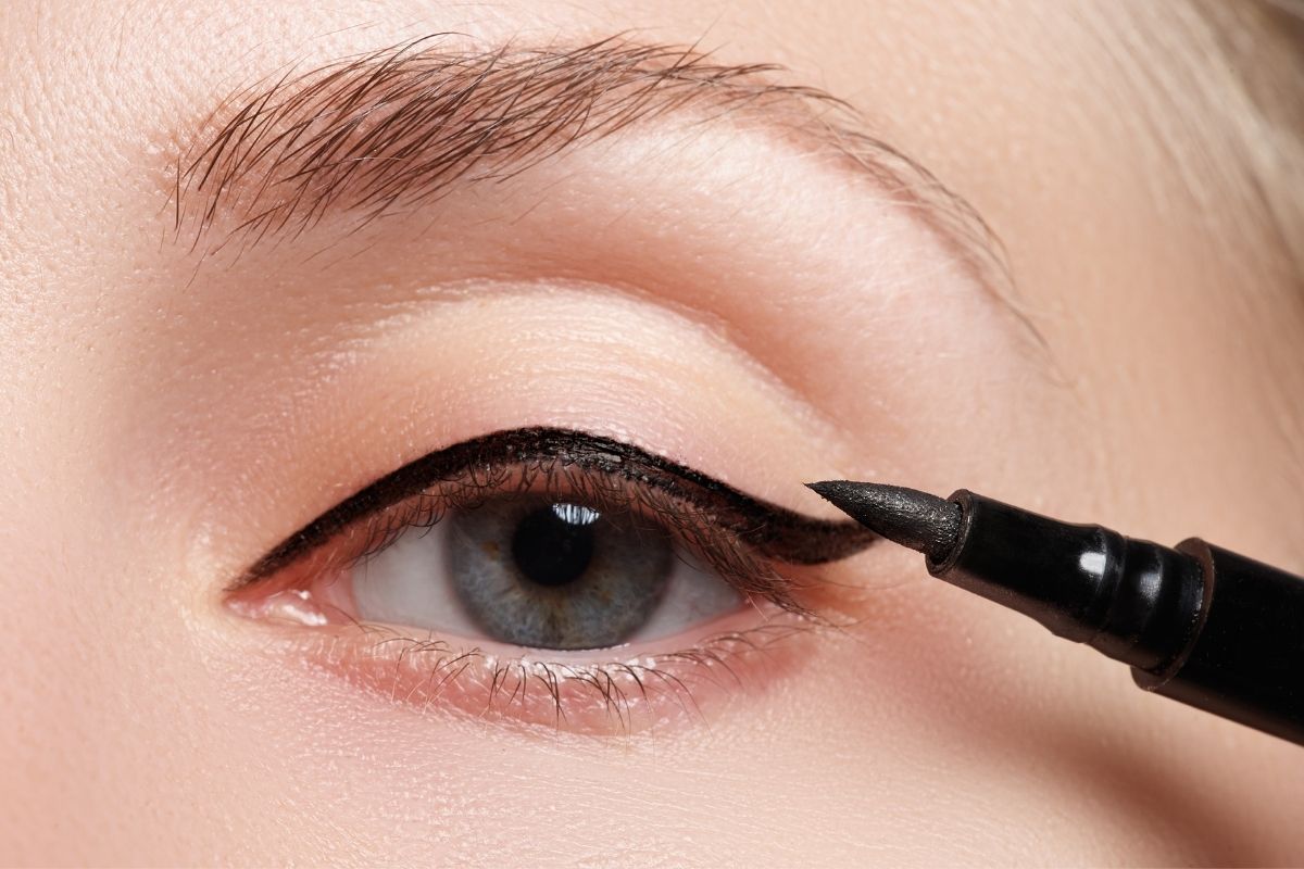 Eyeliner maquillage omagazine.fr