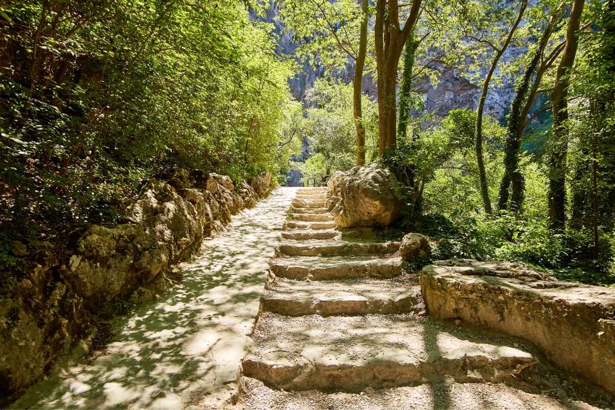 Balade nature Fontaine-de-Vaucluse omagazine.fr