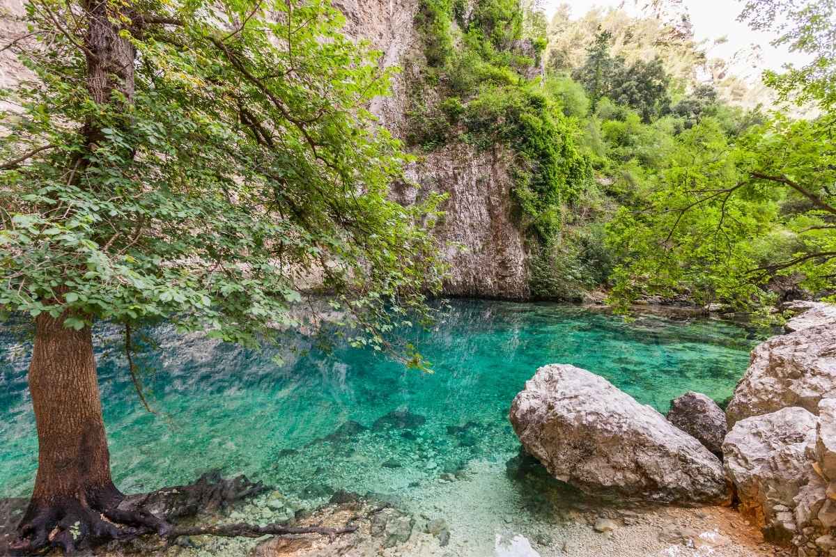 Source de la Sorgue Fontaine-de-Vaucluse omagazine.fr