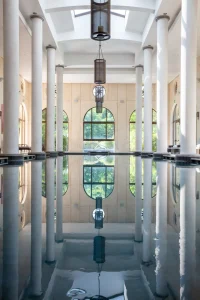 Piscine intérieure du spa Terre Blanche