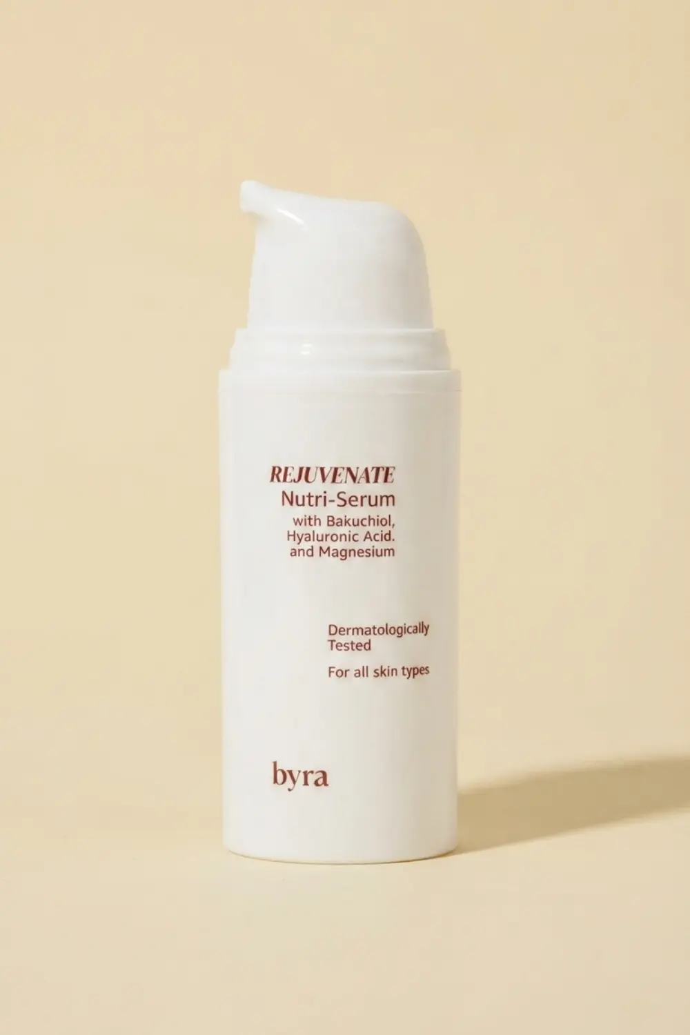 Peau mature : les cosmétiques naturels efficaces (et les pièges à éviter) 4 Byra REJUVENATE Nutri-Serum Concentrate au bakuchiol et acide hyaluronique pour peau mature — boîte blanche et minimaliste
