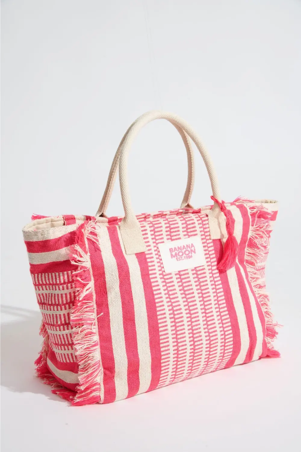 Grand sac cabas Banana Moon à motif rose et blanc, modèle ZAMORA HIOUCHI, avec pompon décoratif