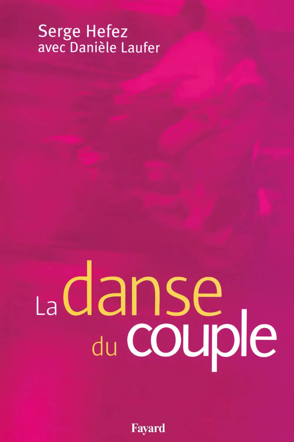 Le couple, une danse qui s'apprend. Comment traverser les années difficiles ? 2 Livre La danse du couple de Serge Hefez et Danièle Laufer posé sur une table en bois, lumière dorée naturelle